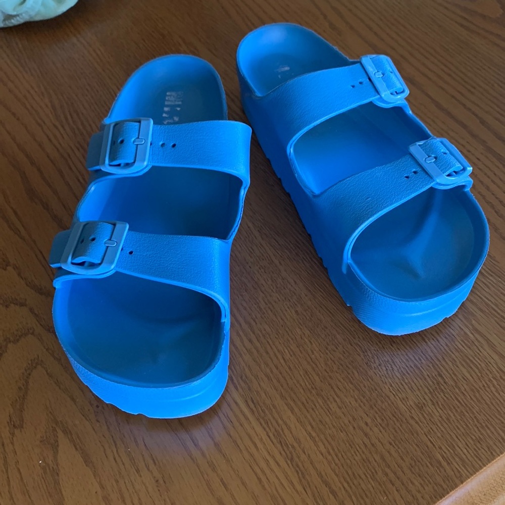 MIA rubber sandals